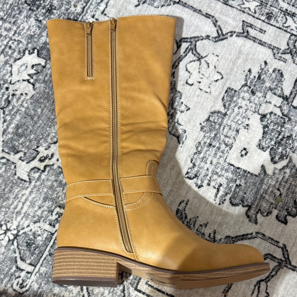 Pierre Dumas Tan Heeled Boots - Picture 2 of 5